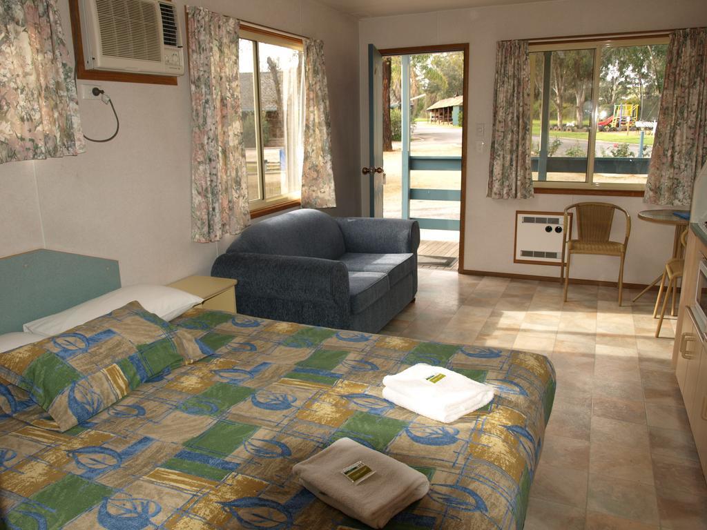 Cowra Holiday Park Room photo