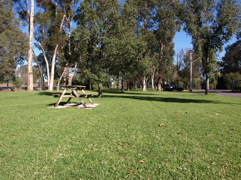 Cowra Holiday Park Exterior photo